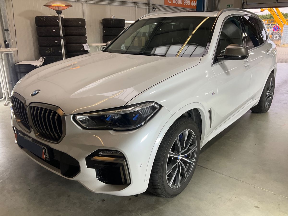 BMW X5 M50i