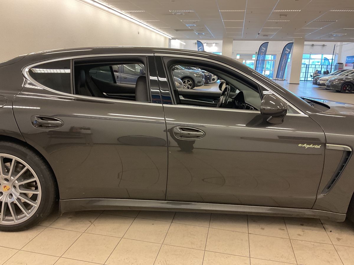 
								Porsche Panamera S E-Hybrid (Facelift) full									